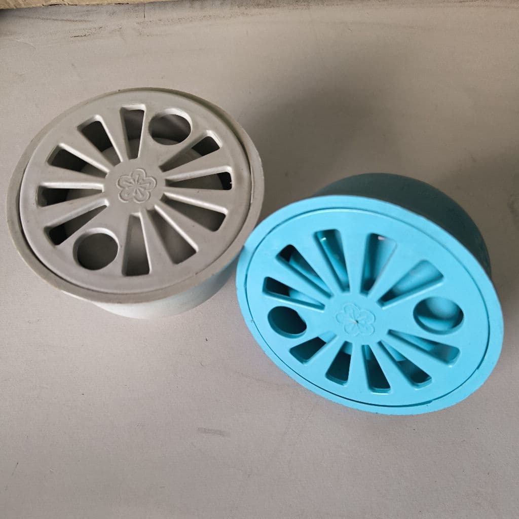 Sakura Round Plastic Floor Drain Cover